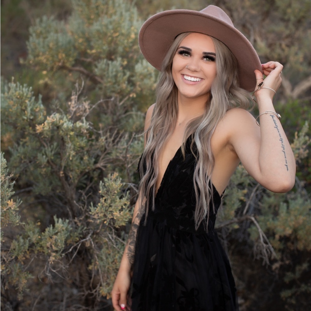 Meet your Posher, Hailey